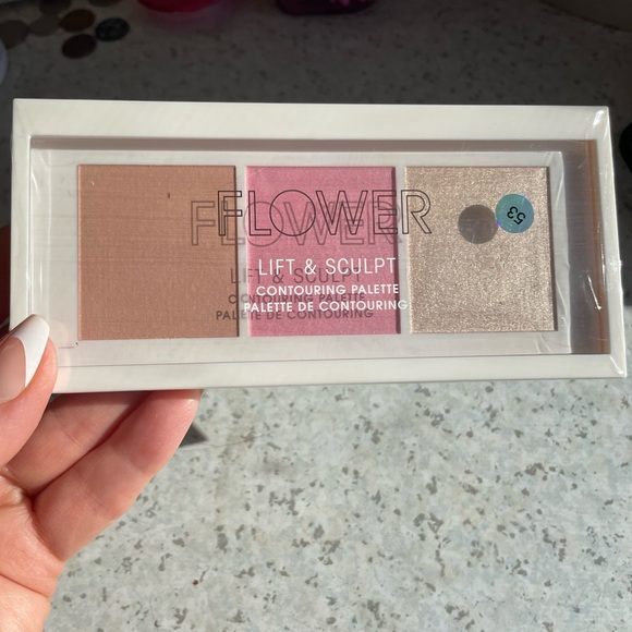 Flower Other - BNIB Flower Lift & Sculpt Contouring Palette - Light to Medium